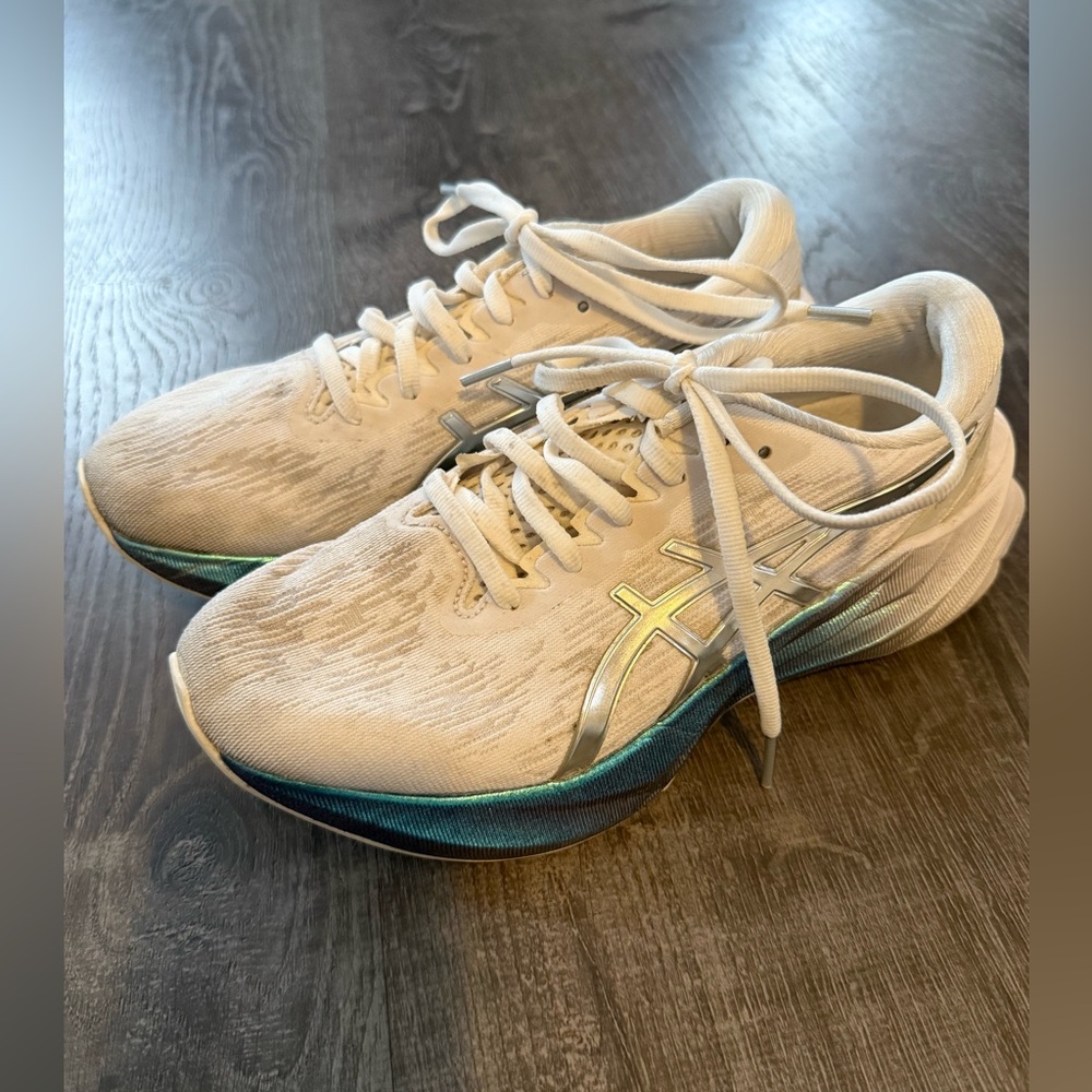 ASICS novablast 3 platinum